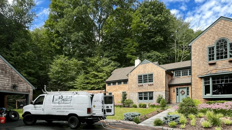 Barberton Power Washing power washing crew working in Wadsworth, OH